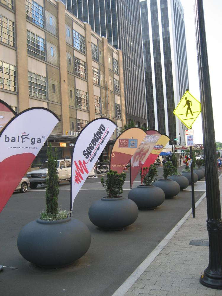 Teardrop <span>Flags</span>